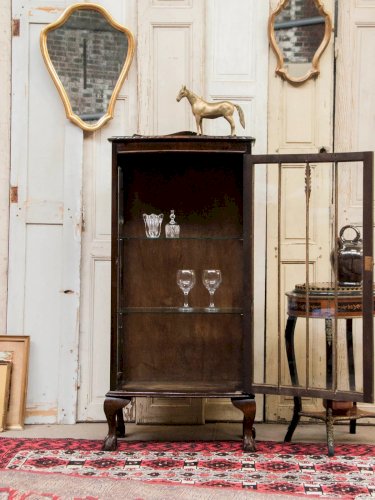 Victoria, la vitrine anglaise en bois foncé N°100