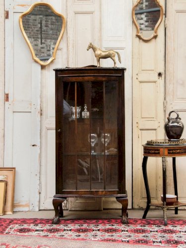 Victoria, la vitrine anglaise en bois foncé N°100