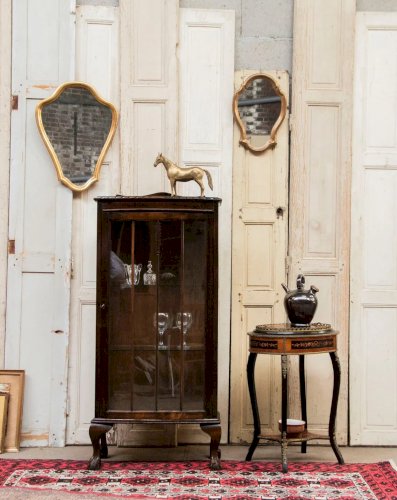 Victoria, la vitrine anglaise en bois foncé N°100