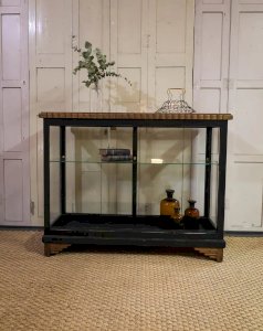 Victoria, la vitrine Art Déco en bois N°116