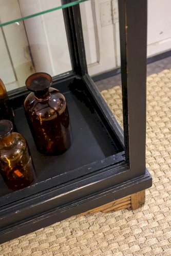 Victoria, la vitrine Art Déco en bois N°116