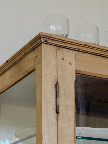 Victoria, la vitrine en bois N°103