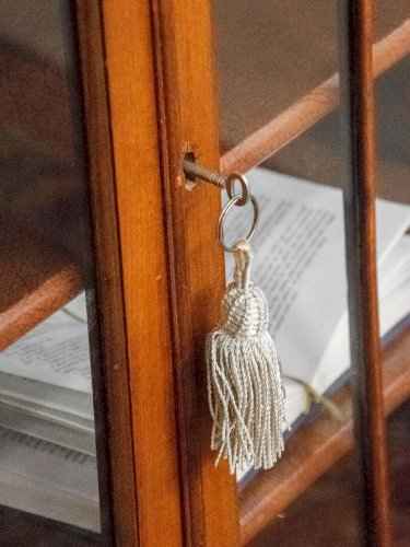 Victoria, la vitrine en bois N°104