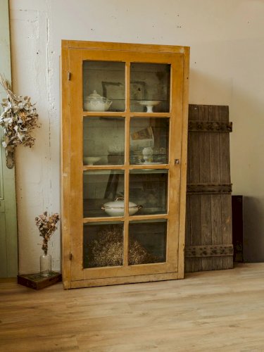 Victoria, la vitrine en bois N°107