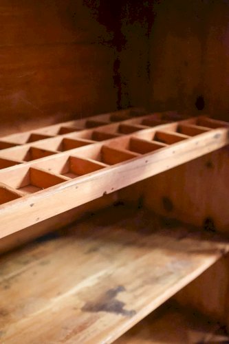 Victoria, la vitrine en verre et pin N°119