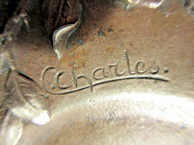 Vide-poche Art Nouveau en bronze sculpté de roses, signé Charles