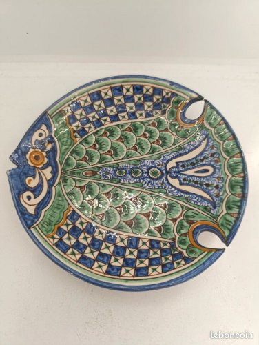 Vide poche / cendrier à decor de poisson signé en bon etat (made in chiner)