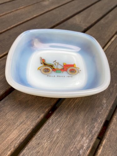Vide poche cendrier en verre opalescent décor Rolls Royce 1903