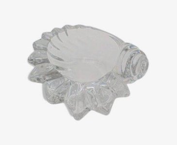 Shell-shaped tray