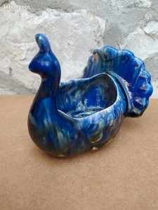 Designer pocket tray (hen?) signed by Grès du Morvan in good condition