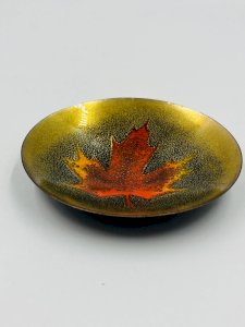 Vide poche émaillé feuille signé Jules Perrier artisan Québec