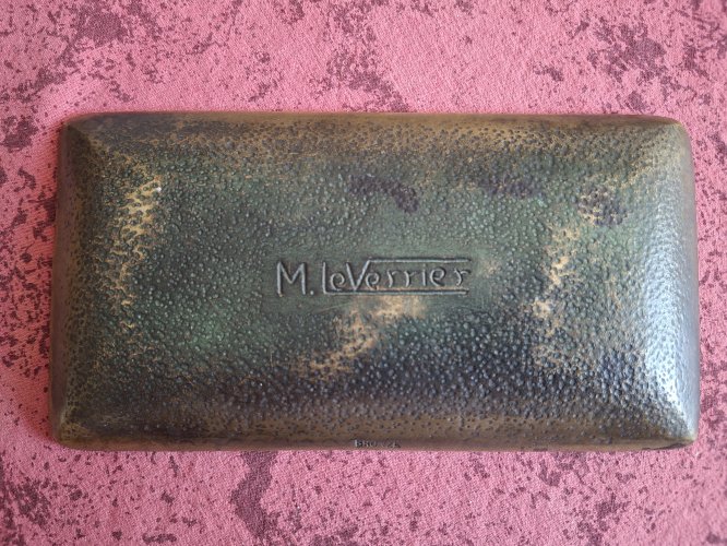 Vide poche en bronze 15,3 X 8 cm 265 grammes signé Max Le Verrier très bon état