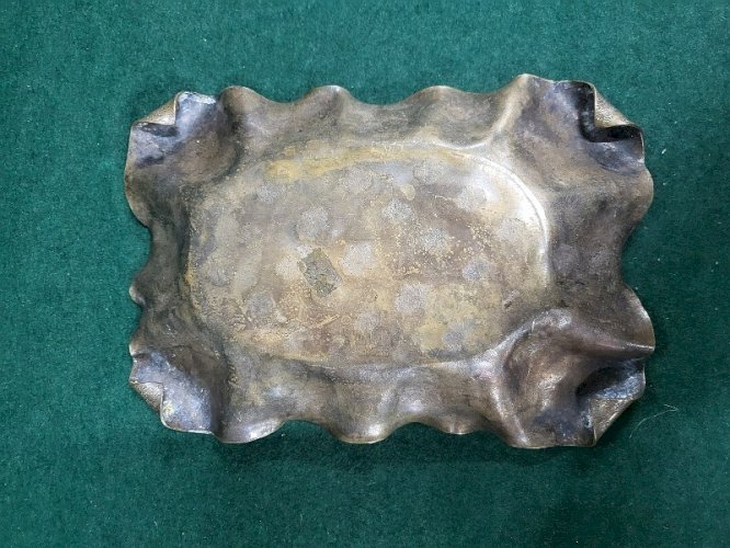 VIDE POCHE EN BRONZE DECOR DE FLEURS DE LYS ET TREFLES
