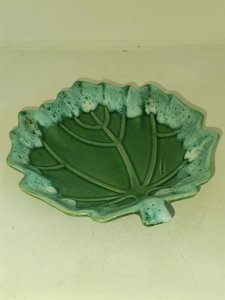leaf-shaped pocket tray in Vallauris style in good condition
