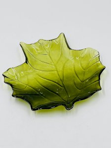 Vintage green glass leaf catchall from the 70s.