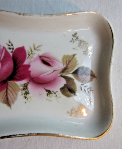 Vide-poche ou porte savon, décor de 2 roses en porcelaine de Limoges