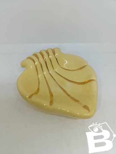 vide poche poche vintage en forme de coquillage signé Magdalithe  vallauris en bon etat