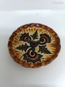 Pocket tray Quimper signed P Fouillen in good condition.
