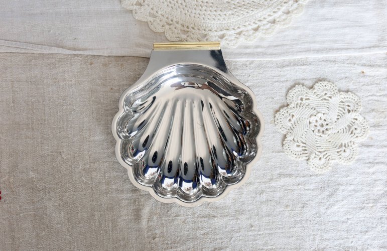 Vide-poche vintage coquillage en métal argenté avec détail doré