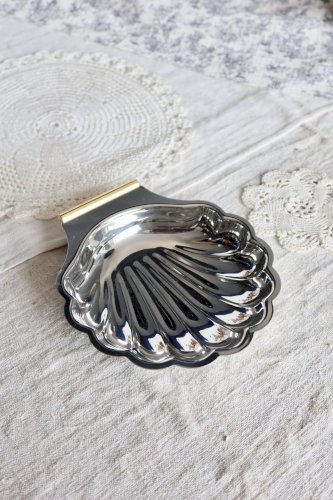 Vide-poche vintage coquillage en métal argenté avec détail doré