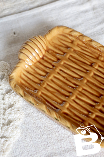 Vide-poche vintage en céramique couleur moutarde effet tressé