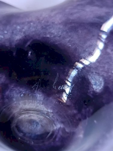 Vide poche violet avec inclusions dorés  signé Gerard Torcheux en bon etat