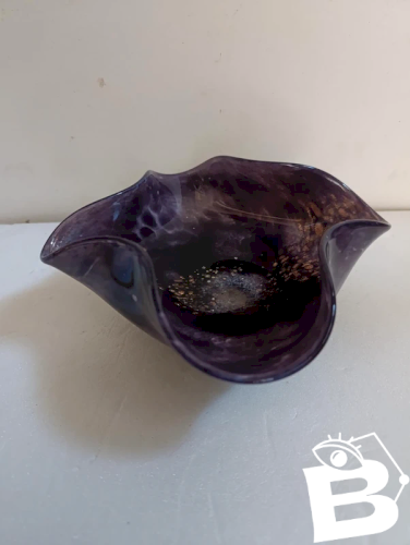 Vide poche violet avec inclusions dorés  signé Gerard Torcheux en bon etat