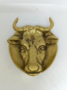 vide poche/cendrier en bronze ou laiton en forme de taureau en bon etat