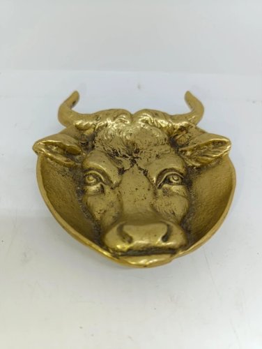 vide poche/cendrier en bronze ou laiton en forme de taureau en bon etat