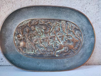 vide poche/petit plat en bronze a decor medieval epoque a definir en bon etat