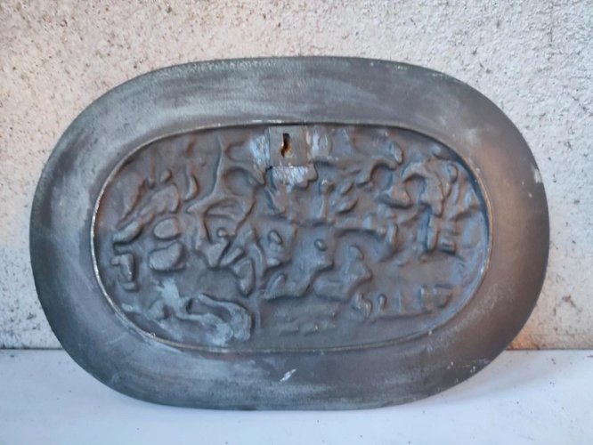 vide poche/petit plat en bronze a decor medieval epoque a definir en bon etat
