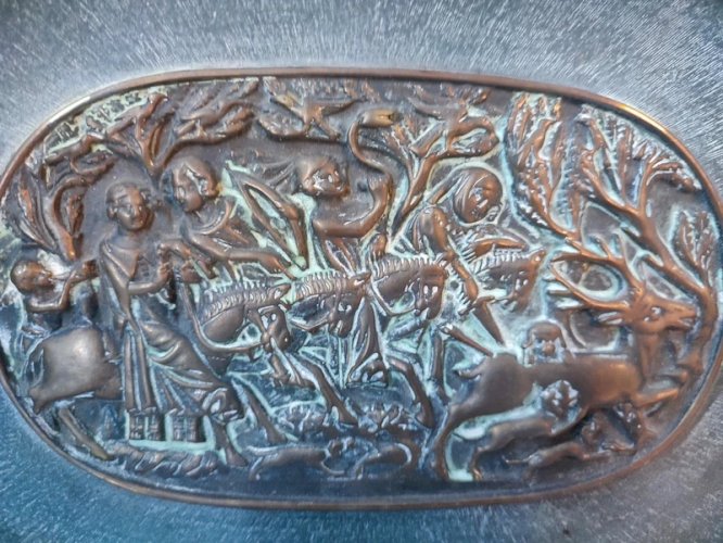 vide poche/petit plat en bronze a decor medieval epoque a definir en bon etat