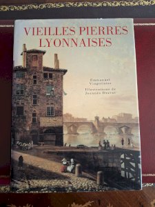 Vieilles pierres lyonnaises, prix neuf 115 euros
