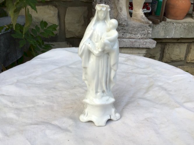 VIERGE ANCIENNE EN PORCELAINE DE PARIS FIN XIXeS EN PARFAIT ETAT DIM 18CM
