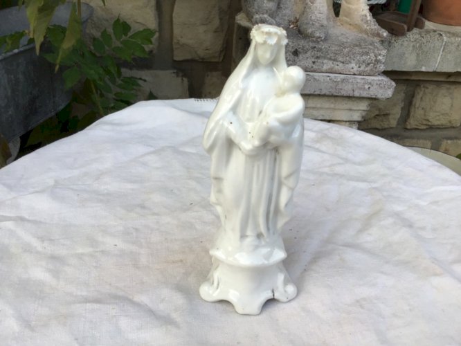 VIERGE ANCIENNE EN PORCELAINE DE PARIS FIN XIXeS EN PARFAIT ETAT DIM 18CM