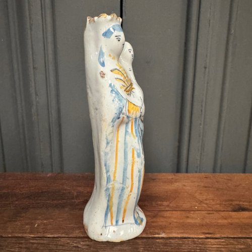 Vierge d'accouchée à l'Enfant en faïence de Nevers XVIIIe L9232