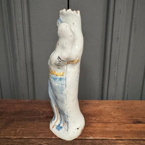 Vierge d'accouchée à l'Enfant en faïence de Nevers XVIIIe L9232