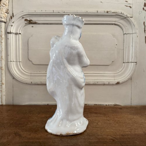 Vierge d'accouchée du XVIIIe en faïence de Nevers M3614