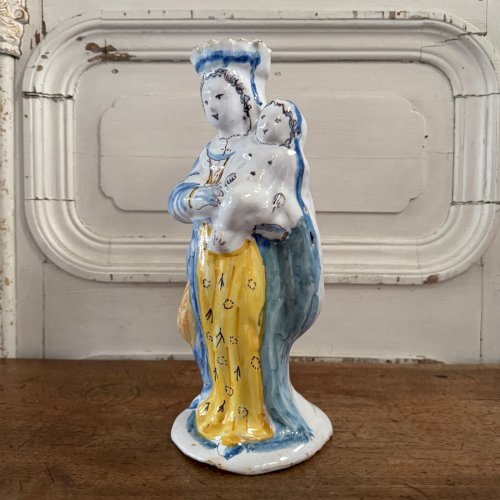 Vierge d'accouchée du XVIIIe en faïence de Nevers M3614