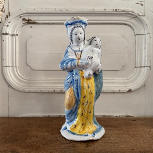Vierge d'accouchée du XVIIIe en faïence de Nevers M3614