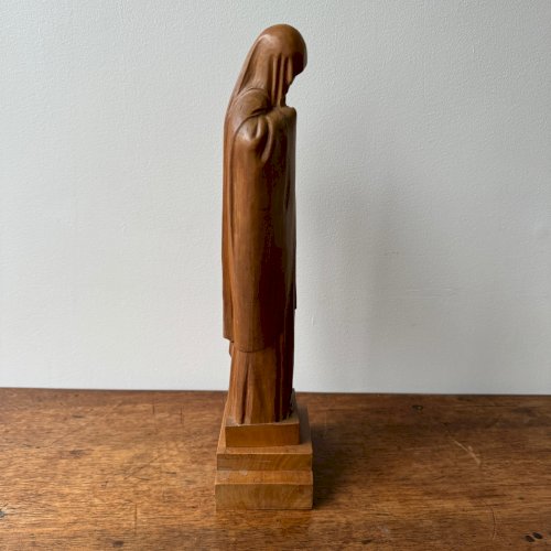 Vierge en bois sculpté par Lucienne Heuvelmans (1881-1944) M3527