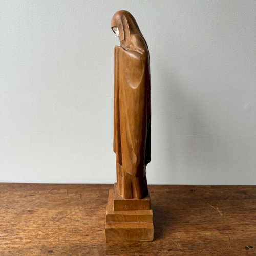 Vierge en bois sculpté par Lucienne Heuvelmans (1881-1944) M3527