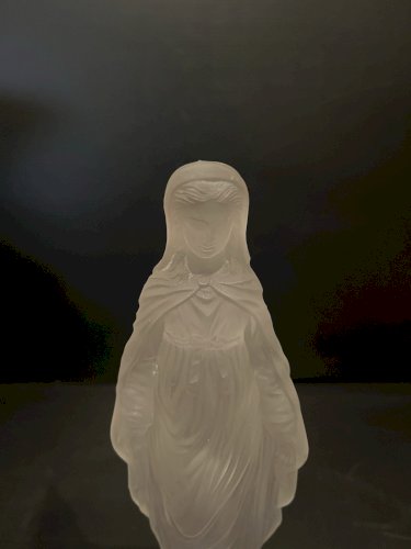 vierge Marie en verre moulé poli et depoli verrerie croyance religion