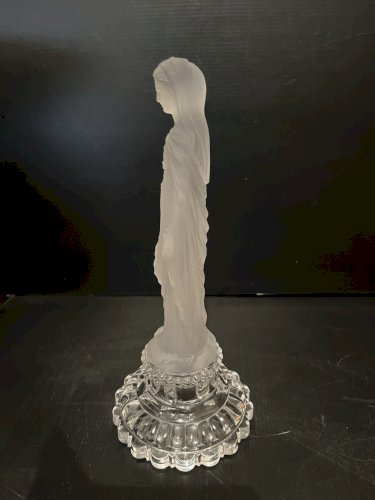 vierge Marie en verre moulé poli et depoli verrerie croyance religion