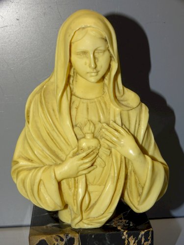 -VIERGE MARIE SIGNEE SANTINI RESINE SUR SOCLE MARBRE NOIR VITRINE RELIGION  D