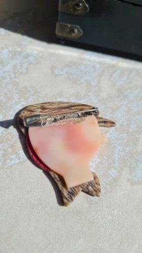 Vintage Bijou de créateur Broche Léa Stein Gavroche casquette chauffeur