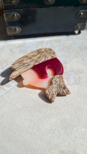 Vintage Bijou de créateur Broche Léa Stein Gavroche casquette chauffeur