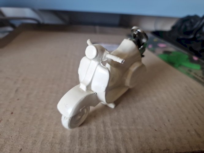 VINTAGE  briquet Vespa  - long 10 cm