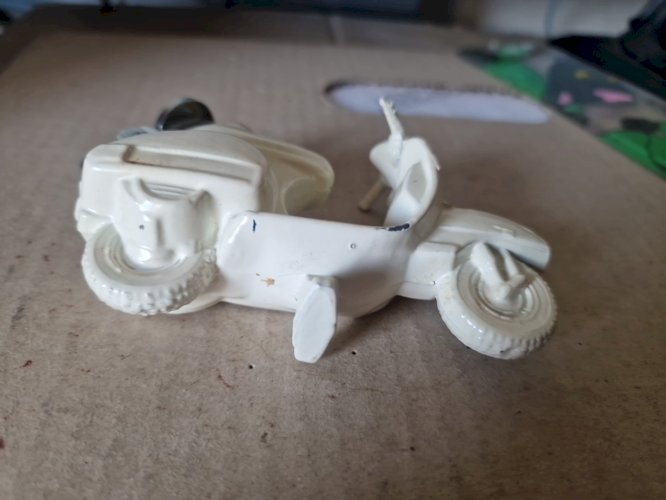 VINTAGE  briquet Vespa  - long 10 cm