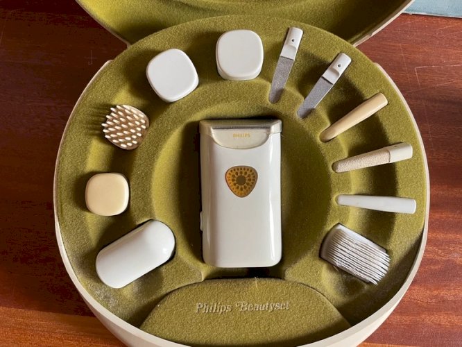 Vintage coffret rasoir et manucure Philips
